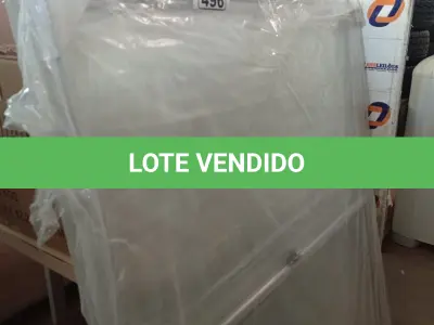 LOTE 496 - 02 JANELAS EM ALUMÍNIO 1,00 X 1,20M SENDO 01 NA COR BRANCA. (NO ESTADO) ATENÇÃO! FAZER A VISITAÇÃO ANTES DE ARREMATAR, NÃO SABEMOS SE FUNCIONA. LEILÃO NÃO TEM GARANTIA E NEM DEVOLUÇÃO, SUJEITO A POSSÍVEIS AVARIAS VISÍVEIS/OCULTAS E/OU AUSÊNCIA DE COMPONENTES.