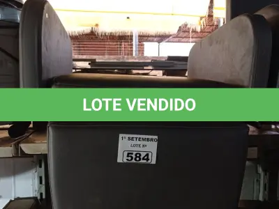 LOTE 584 - 01 POLTRONA PARA DESCANSO. (NO ESTADO) ATENÇÃO! FAZER A VISITAÇÃO ANTES DE ARREMATAR, NÃO SABEMOS SE FUNCIONA. LEILÃO NÃO TEM GARANTIA E NEM DEVOLUÇÃO, SUJEITO A POSSÍVEIS AVARIAS VISÍVEIS/OCULTAS E/OU AUSÊNCIA DE COMPONENTES.