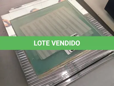 LOTE 367 - 01 LOTE COM VÁRIOS ESPELHOS E RECORTE DE VIDRO DE TAMANHOS DIVERSOS. (NO ESTADO) ATENÇÃO! FAZER A VISITAÇÃO ANTES DE ARREMATAR, NÃO SABEMOS SE FUNCIONA. LEILÃO NÃO TEM GARANTIA E NEM DEVOLUÇÃO, SUJEITO A POSSÍVEIS AVARIAS VISÍVEIS/OCULTAS E/OU AUSÊNCIA DE COMPONENTES.