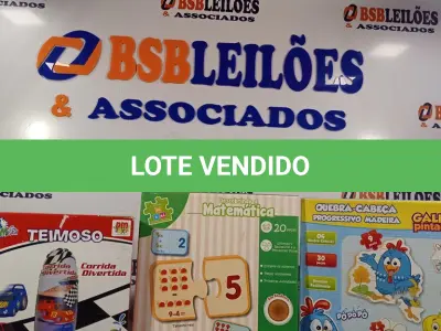 LOTE 425 - 01 BONECO JOÃO TEIMOSO, 01 JOGO DESCOBRINDO A MATEMÁTICA E 01 QUEBRA-CABEÇA DA GALINHA PINTADINHA. (NO ESTADO) ATENÇÃO! FAZER A VISITAÇÃO ANTES DE ARREMATAR, NÃO SABEMOS SE FUNCIONA. LEILÃO NÃO TEM GARANTIA E NEM DEVOLUÇÃO, SUJEITO A POSSÍVEIS AVARIAS VISÍVEIS/OCULTAS E/OU AUSÊNCIA DE COMPONENTES.