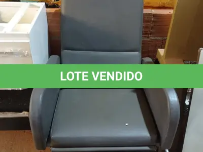 LOTE 453 - 01 POLTRONA PARA DESCANSO. (NO ESTADO) ATENÇÃO! FAZER A VISITAÇÃO ANTES DE ARREMATAR, NÃO SABEMOS SE FUNCIONA. LEILÃO NÃO TEM GARANTIA E NEM DEVOLUÇÃO, SUJEITO A POSSÍVEIS AVARIAS VISÍVEIS/OCULTAS E/OU AUSÊNCIA DE COMPONENTES.