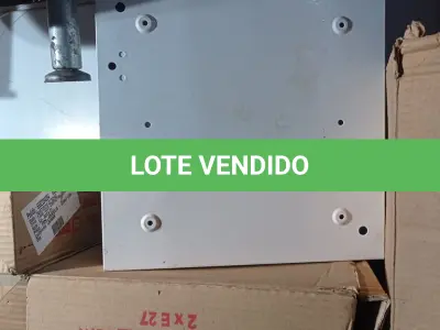 LOTE 578 - 05 LUMINÁRIAS QUADRADAS DE SOBREPOR. (NO ESTADO) ATENÇÃO! FAZER A VISITAÇÃO ANTES DE ARREMATAR, NÃO SABEMOS SE FUNCIONA. LEILÃO NÃO TEM GARANTIA E NEM DEVOLUÇÃO, SUJEITO A POSSÍVEIS AVARIAS VISÍVEIS/OCULTAS E/OU AUSÊNCIA DE COMPONENTES.
