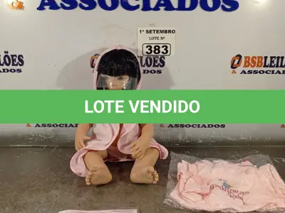 LOTE 383 - 01 BONECA BEBE REBORN. (NO ESTADO) ATENÇÃO! FAZER A VISITAÇÃO ANTES DE ARREMATAR, NÃO SABEMOS SE FUNCIONA. LEILÃO NÃO TEM GARANTIA E NEM DEVOLUÇÃO, SUJEITO A POSSÍVEIS AVARIAS VISÍVEIS/OCULTAS E/OU AUSÊNCIA DE COMPONENTES.