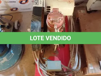 LOTE 531 - 01 COMPRESSOR DE AR COM MOTOR MONOFÁSICO DE 1CV. (NO ESTADO) ATENÇÃO! FAZER A VISITAÇÃO ANTES DE ARREMATAR, NÃO SABEMOS SE FUNCIONA. LEILÃO NÃO TEM GARANTIA E NEM DEVOLUÇÃO, SUJEITO A POSSÍVEIS AVARIAS VISÍVEIS/OCULTAS E/OU AUSÊNCIA DE COMPONENTES.