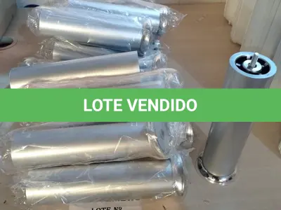 LOTE 303 - 01 LOTE COM VÁRIOS PÉS PARA GUARDA-ROUPAS. (NO ESTADO) ATENÇÃO! FAZER A VISITAÇÃO ANTES DE ARREMATAR, NÃO SABEMOS SE FUNCIONA. LEILÃO NÃO TEM GARANTIA E NEM DEVOLUÇÃO, SUJEITO A POSSÍVEIS AVARIAS VISÍVEIS/OCULTAS E/OU AUSÊNCIA DE COMPONENTES.