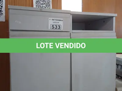 LOTE 533 - 01 MESA BAIXA E 02 ARMÁRIOS PORTA CPU. (NO ESTADO) ATENÇÃO! FAZER A VISITAÇÃO ANTES DE ARREMATAR, NÃO SABEMOS SE FUNCIONA. LEILÃO NÃO TEM GARANTIA E NEM DEVOLUÇÃO, SUJEITO A POSSÍVEIS AVARIAS VISÍVEIS/OCULTAS E/OU AUSÊNCIA DE COMPONENTES.