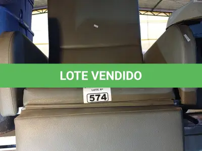LOTE 574 - 01 POLTRONA PARA DESCANSO. (NO ESTADO) ATENÇÃO! FAZER A VISITAÇÃO ANTES DE ARREMATAR, NÃO SABEMOS SE FUNCIONA. LEILÃO NÃO TEM GARANTIA E NEM DEVOLUÇÃO, SUJEITO A POSSÍVEIS AVARIAS VISÍVEIS/OCULTAS E/OU AUSÊNCIA DE COMPONENTES.