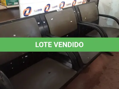 LOTE 517 - 01 LONGARINA DE 03 LUGARES. (NO ESTADO) ATENÇÃO! FAZER A VISITAÇÃO ANTES DE ARREMATAR, NÃO SABEMOS SE FUNCIONA. LEILÃO NÃO TEM GARANTIA E NEM DEVOLUÇÃO, SUJEITO A POSSÍVEIS AVARIAS VISÍVEIS/OCULTAS E/OU AUSÊNCIA DE COMPONENTES.