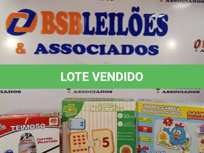 LOTE 425 - 01 BONECO JOÃO TEIMOSO, 01 JOGO DESCOBRINDO A MATEMÁTICA E 01 QUEBRA-CABEÇA DA GALINHA PINTADINHA. (NO ESTADO) ATENÇÃO! FAZER A VISITAÇÃO ANTES DE ARREMATAR, NÃO SABEMOS SE FUNCIONA. LEILÃO NÃO TEM GARANTIA E NEM DEVOLUÇÃO, SUJEITO A POSSÍVEIS AVARIAS VISÍVEIS/OCULTAS E/OU AUSÊNCIA DE COMPONENTES.