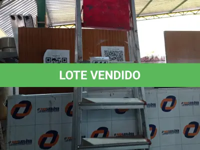 LOTE 544 - 01 ESCADA 07 DEGRAUS EM ALUMÍNIO COM AVARIAS. (NO ESTADO) ATENÇÃO! FAZER A VISITAÇÃO ANTES DE ARREMATAR, NÃO SABEMOS SE FUNCIONA. LEILÃO NÃO TEM GARANTIA E NEM DEVOLUÇÃO, SUJEITO A POSSÍVEIS AVARIAS VISÍVEIS/OCULTAS E/OU AUSÊNCIA DE COMPONENTES.