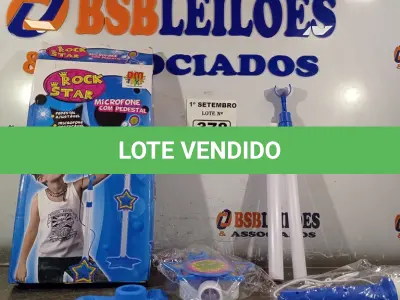 LOTE 378 - 01 MICROFONE COM PEDESTAL ROCK STAR. (NO ESTADO) ATENÇÃO! FAZER A VISITAÇÃO ANTES DE ARREMATAR, NÃO SABEMOS SE FUNCIONA. LEILÃO NÃO TEM GARANTIA E NEM DEVOLUÇÃO, SUJEITO A POSSÍVEIS AVARIAS VISÍVEIS/OCULTAS E/OU AUSÊNCIA DE COMPONENTES.