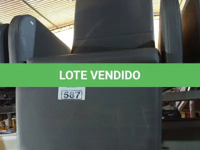 LOTE 587 - 01 POLTRONA PARA DESCANSO. (NO ESTADO) ATENÇÃO! FAZER A VISITAÇÃO ANTES DE ARREMATAR, NÃO SABEMOS SE FUNCIONA. LEILÃO NÃO TEM GARANTIA E NEM DEVOLUÇÃO, SUJEITO A POSSÍVEIS AVARIAS VISÍVEIS/OCULTAS E/OU AUSÊNCIA DE COMPONENTES.