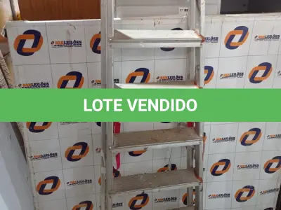 LOTE 544 - 01 ESCADA 07 DEGRAUS EM ALUMÍNIO COM AVARIAS. (NO ESTADO) ATENÇÃO! FAZER A VISITAÇÃO ANTES DE ARREMATAR, NÃO SABEMOS SE FUNCIONA. LEILÃO NÃO TEM GARANTIA E NEM DEVOLUÇÃO, SUJEITO A POSSÍVEIS AVARIAS VISÍVEIS/OCULTAS E/OU AUSÊNCIA DE COMPONENTES.