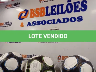 LOTE 423 - 03 BOLAS DE FUTEBOL. (NO ESTADO) ATENÇÃO! FAZER A VISITAÇÃO ANTES DE ARREMATAR, NÃO SABEMOS SE FUNCIONA. LEILÃO NÃO TEM GARANTIA E NEM DEVOLUÇÃO, SUJEITO A POSSÍVEIS AVARIAS VISÍVEIS/OCULTAS E/OU AUSÊNCIA DE COMPONENTES.