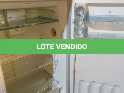 LOTE 273 - 01 GELADEIRA FROST FREE MARCA BOSCH 220V. (NO ESTADO) ATENÇÃO! FAZER A VISITAÇÃO ANTES DE ARREMATAR, NÃO SABEMOS SE FUNCIONA. LEILÃO NÃO TEM GARANTIA E NEM DEVOLUÇÃO, SUJEITO A POSSÍVEIS AVARIAS VISÍVEIS/OCULTAS E/OU AUSÊNCIA DE COMPONENTES.
