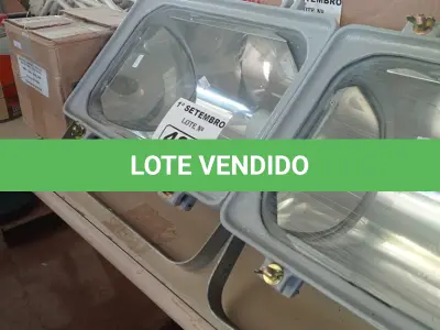 LOTE 482 - 02 LUMINÁRIAS DE PÁTIO E 04 REATORES PARA LÂMPADA VAPOR METÁLICO 150W. (NO ESTADO) ATENÇÃO! FAZER A VISITAÇÃO ANTES DE ARREMATAR, NÃO SABEMOS SE FUNCIONA. LEILÃO NÃO TEM GARANTIA E NEM DEVOLUÇÃO, SUJEITO A POSSÍVEIS AVARIAS VISÍVEIS/OCULTAS E/OU AUSÊNCIA DE COMPONENTES.