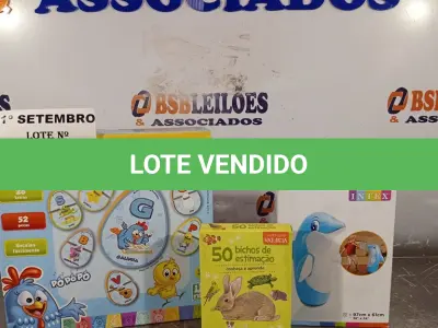 LOTE 402 - 01 ALFABETO DE MADEIRA DA GALINHA PINTADINHA, 01 BONECO JOÃO TEIMOSO GOLFINHO E 50 CARDS DE BICHOS DE ESTIMAÇÃO. (NO ESTADO) ATENÇÃO! FAZER A VISITAÇÃO ANTES DE ARREMATAR, NÃO SABEMOS SE FUNCIONA. LEILÃO NÃO TEM GARANTIA E NEM DEVOLUÇÃO, SUJEITO A POSSÍVEIS AVARIAS VISÍVEIS/OCULTAS E/OU AUSÊNCIA DE COMPONENTES.