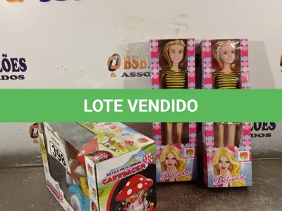 LOTE 398 - 01 BATE-VOLTA MUSICAL CARRUAGEM E 02 BONECAS BELINDA. (NO ESTADO) ATENÇÃO! FAZER A VISITAÇÃO ANTES DE ARREMATAR, NÃO SABEMOS SE FUNCIONA. LEILÃO NÃO TEM GARANTIA E NEM DEVOLUÇÃO, SUJEITO A POSSÍVEIS AVARIAS VISÍVEIS/OCULTAS E/OU AUSÊNCIA DE COMPONENTES.