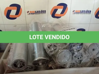 LOTE 487 - 01 LOTE COM VÁRIOS PÉS PARA GUARDA-ROUPAS. (NO ESTADO) ATENÇÃO! FAZER A VISITAÇÃO ANTES DE ARREMATAR, NÃO SABEMOS SE FUNCIONA. LEILÃO NÃO TEM GARANTIA E NEM DEVOLUÇÃO, SUJEITO A POSSÍVEIS AVARIAS VISÍVEIS/OCULTAS E/OU AUSÊNCIA DE COMPONENTES.