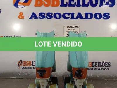 LOTE 415 - 01 PAR DE PATINS Nº31-34. (NO ESTADO) ATENÇÃO! FAZER A VISITAÇÃO ANTES DE ARREMATAR, NÃO SABEMOS SE FUNCIONA. LEILÃO NÃO TEM GARANTIA E NEM DEVOLUÇÃO, SUJEITO A POSSÍVEIS AVARIAS VISÍVEIS/OCULTAS E/OU AUSÊNCIA DE COMPONENTES.