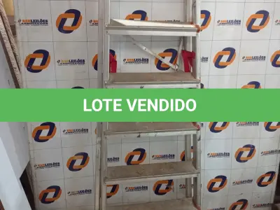 LOTE 544 - 01 ESCADA 07 DEGRAUS EM ALUMÍNIO COM AVARIAS. (NO ESTADO) ATENÇÃO! FAZER A VISITAÇÃO ANTES DE ARREMATAR, NÃO SABEMOS SE FUNCIONA. LEILÃO NÃO TEM GARANTIA E NEM DEVOLUÇÃO, SUJEITO A POSSÍVEIS AVARIAS VISÍVEIS/OCULTAS E/OU AUSÊNCIA DE COMPONENTES.