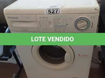 LOTE 527 - 01 LAVADORA DE ROUPAS MARCA ELECTROLUX. (NO ESTADO) ATENÇÃO! FAZER A VISITAÇÃO ANTES DE ARREMATAR, NÃO SABEMOS SE FUNCIONA. LEILÃO NÃO TEM GARANTIA E NEM DEVOLUÇÃO, SUJEITO A POSSÍVEIS AVARIAS VISÍVEIS/OCULTAS E/OU AUSÊNCIA DE COMPONENTES.