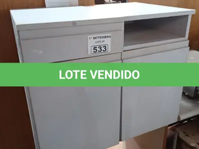 LOTE 533 - 01 MESA BAIXA E 02 ARMÁRIOS PORTA CPU. (NO ESTADO) ATENÇÃO! FAZER A VISITAÇÃO ANTES DE ARREMATAR, NÃO SABEMOS SE FUNCIONA. LEILÃO NÃO TEM GARANTIA E NEM DEVOLUÇÃO, SUJEITO A POSSÍVEIS AVARIAS VISÍVEIS/OCULTAS E/OU AUSÊNCIA DE COMPONENTES.