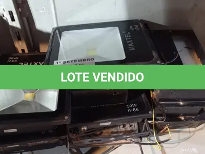 LOTE 583 - 01 LOTE COM VÁRIAS LUMINÁRIAS E REFLETORES COM AVARIAS. (NO ESTADO) ATENÇÃO! FAZER A VISITAÇÃO ANTES DE ARREMATAR, NÃO SABEMOS SE FUNCIONA. LEILÃO NÃO TEM GARANTIA E NEM DEVOLUÇÃO, SUJEITO A POSSÍVEIS AVARIAS VISÍVEIS/OCULTAS E/OU AUSÊNCIA DE COMPONENTES.