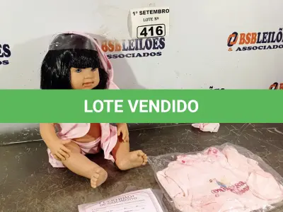 LOTE 416 - 01 BONECA BEBE REBORN. (NO ESTADO) ATENÇÃO! FAZER A VISITAÇÃO ANTES DE ARREMATAR, NÃO SABEMOS SE FUNCIONA. LEILÃO NÃO TEM GARANTIA E NEM DEVOLUÇÃO, SUJEITO A POSSÍVEIS AVARIAS VISÍVEIS/OCULTAS E/OU AUSÊNCIA DE COMPONENTES.