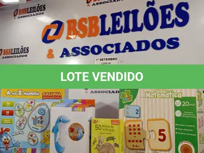 LOTE 395 - 01 BONECO JOÃO TEIMOSO GOLFINHO, 01 JOGO DESCOBRINDO A MATEMÁTICA, 01 ALFABETO DE MADEIRA DA GALINHA PINTADINHA E 50 CARDS DE BICHOS DE ESTIMAÇÃO. (NO ESTADO) ATENÇÃO! FAZER A VISITAÇÃO ANTES DE ARREMATAR, NÃO SABEMOS SE FUNCIONA. LEILÃO NÃO TEM GARANTIA E NEM DEVOLUÇÃO, SUJEITO A POSSÍVEIS AVARIAS VISÍVEIS/OCULTAS E/OU AUSÊNCIA DE COMPONENTES.