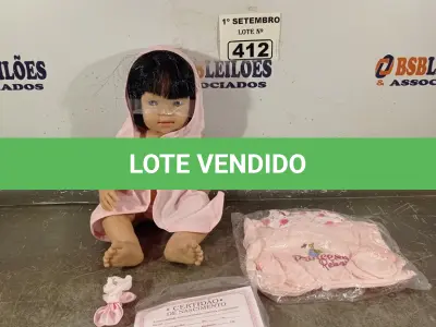 LOTE 412 - 01 BONECA BEBE REBORN. (NO ESTADO) ATENÇÃO! FAZER A VISITAÇÃO ANTES DE ARREMATAR, NÃO SABEMOS SE FUNCIONA. LEILÃO NÃO TEM GARANTIA E NEM DEVOLUÇÃO, SUJEITO A POSSÍVEIS AVARIAS VISÍVEIS/OCULTAS E/OU AUSÊNCIA DE COMPONENTES.