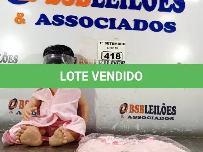 LOTE 418 - 01 BONECA BEBE REBORN. (NO ESTADO) ATENÇÃO! FAZER A VISITAÇÃO ANTES DE ARREMATAR, NÃO SABEMOS SE FUNCIONA. LEILÃO NÃO TEM GARANTIA E NEM DEVOLUÇÃO, SUJEITO A POSSÍVEIS AVARIAS VISÍVEIS/OCULTAS E/OU AUSÊNCIA DE COMPONENTES.