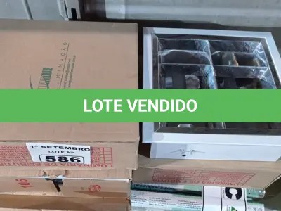 LOTE 586 - 04 LUMINÁRIAS QUADRADAS DE EMBUTIR E VÁRIAS LÂMPADAS FLUORESCENTE TUBULAR. (NO ESTADO) ATENÇÃO! FAZER A VISITAÇÃO ANTES DE ARREMATAR, NÃO SABEMOS SE FUNCIONA. LEILÃO NÃO TEM GARANTIA E NEM DEVOLUÇÃO, SUJEITO A POSSÍVEIS AVARIAS VISÍVEIS/OCULTAS E/OU AUSÊNCIA DE COMPONENTES.