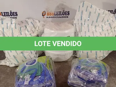 LOTE 579 - 01 FRASQUEIRA, 02 REFIS E 02 PACOTES DE LUVAS DE LÁTEX TAMANHO “P”. (NO ESTADO) ATENÇÃO! FAZER A VISITAÇÃO ANTES DE ARREMATAR, NÃO SABEMOS SE FUNCIONA. LEILÃO NÃO TEM GARANTIA E NEM DEVOLUÇÃO, SUJEITO A POSSÍVEIS AVARIAS VISÍVEIS/OCULTAS E/OU AUSÊNCIA DE COMPONENTES.
