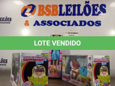 LOTE 441 - 02 BATE-VOLTA MUSICAL CARRUAGEM E 01 BONECA BELINDA. (NO ESTADO) ATENÇÃO! FAZER A VISITAÇÃO ANTES DE ARREMATAR, NÃO SABEMOS SE FUNCIONA. LEILÃO NÃO TEM GARANTIA E NEM DEVOLUÇÃO, SUJEITO A POSSÍVEIS AVARIAS VISÍVEIS/OCULTAS E/OU AUSÊNCIA DE COMPONENTES.