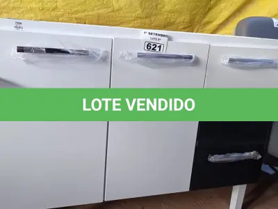 LOTE 621 - 01 BALCÃO DE AÇO PARA COZINHA. (NO ESTADO) ATENÇÃO! FAZER A VISITAÇÃO ANTES DE ARREMATAR, NÃO SABEMOS SE FUNCIONA. LEILÃO NÃO TEM GARANTIA E NEM DEVOLUÇÃO, SUJEITO A POSSÍVEIS AVARIAS VISÍVEIS/OCULTAS E/OU AUSÊNCIA DE COMPONENTES.