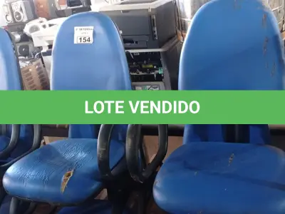 LOTE 154 - 01 LONGARINA DE 03 LUGARES. (NO ESTADO) ATENÇÃO! FAZER A VISITAÇÃO ANTES DE ARREMATAR, NÃO SABEMOS SE FUNCIONA. LEILÃO NÃO TEM GARANTIA E NEM DEVOLUÇÃO, SUJEITO A POSSÍVEIS AVARIAS VISÍVEIS/OCULTAS E/OU AUSÊNCIA DE COMPONENTES.
