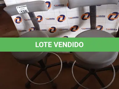 LOTE 128 - 02 BANQUETAS COM BASE GIRATÓRIA. (NO ESTADO) ATENÇÃO! FAZER A VISITAÇÃO ANTES DE ARREMATAR, NÃO SABEMOS SE FUNCIONA. LEILÃO NÃO TEM GARANTIA E NEM DEVOLUÇÃO, SUJEITO A POSSÍVEIS AVARIAS VISÍVEIS/OCULTAS E/OU AUSÊNCIA DE COMPONENTES.