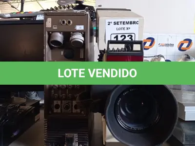 LOTE 123 - 01 FILMADORA E 01 EQUIPAMENTO ELETRÔNICO. (NO ESTADO) ATENÇÃO! FAZER A VISITAÇÃO ANTES DE ARREMATAR, NÃO SABEMOS SE FUNCIONA. LEILÃO NÃO TEM GARANTIA E NEM DEVOLUÇÃO, SUJEITO A POSSÍVEIS AVARIAS VISÍVEIS/OCULTAS E/OU AUSÊNCIA DE COMPONENTES.
