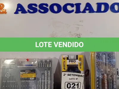 LOTE 021 - 01 MALETA 300 PEÇAS, KIT CHAVE TORK E KIT CHAVE CANHÃO. (NO ESTADO) ATENÇÃO! FAZER A VISITAÇÃO ANTES DE ARREMATAR, NÃO SABEMOS SE FUNCIONA. LEILÃO NÃO TEM GARANTIA E NEM DEVOLUÇÃO, SUJEITO A POSSÍVEIS AVARIAS VISÍVEIS/OCULTAS E/OU AUSÊNCIA DE COMPONENTES.