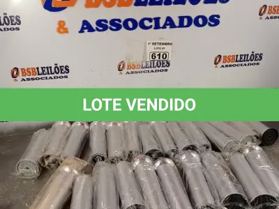 LOTE 610 - 01 LOTE COM VÁRIOS PÉS PARA GUARDA-ROUPAS. (NO ESTADO) ATENÇÃO! FAZER A VISITAÇÃO ANTES DE ARREMATAR, NÃO SABEMOS SE FUNCIONA. LEILÃO NÃO TEM GARANTIA E NEM DEVOLUÇÃO, SUJEITO A POSSÍVEIS AVARIAS VISÍVEIS/OCULTAS E/OU AUSÊNCIA DE COMPONENTES.