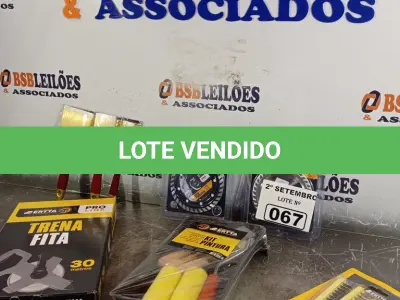 LOTE 067 - 01 TRENA 30METROS, ESCOVA DE AÇO, PINCEIS, KIT PINTURA, 02 DISCOS E 01 KIT BROCA. (NO ESTADO) ATENÇÃO! FAZER A VISITAÇÃO ANTES DE ARREMATAR, NÃO SABEMOS SE FUNCIONA. LEILÃO NÃO TEM GARANTIA E NEM DEVOLUÇÃO, SUJEITO A POSSÍVEIS AVARIAS VISÍVEIS/OCULTAS E/OU AUSÊNCIA DE COMPONENTES.