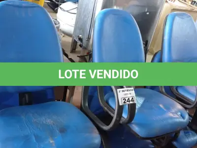 LOTE 244 - 01 LONGARINA DE 03 LUGARES. (NO ESTADO) ATENÇÃO! FAZER A VISITAÇÃO ANTES DE ARREMATAR, NÃO SABEMOS SE FUNCIONA. LEILÃO NÃO TEM GARANTIA E NEM DEVOLUÇÃO, SUJEITO A POSSÍVEIS AVARIAS VISÍVEIS/OCULTAS E/OU AUSÊNCIA DE COMPONENTES.