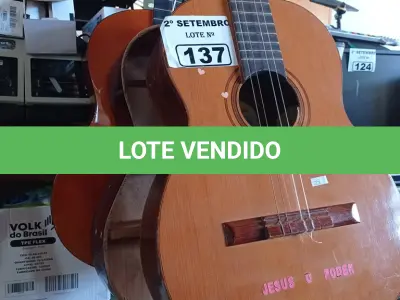 LOTE 137 - 03 VIOLÕES MARCAS E MODELOS DIVERSOS COM AVARIAS. (NO ESTADO) ATENÇÃO! FAZER A VISITAÇÃO ANTES DE ARREMATAR, NÃO SABEMOS SE FUNCIONA. LEILÃO NÃO TEM GARANTIA E NEM DEVOLUÇÃO, SUJEITO A POSSÍVEIS AVARIAS VISÍVEIS/OCULTAS E/OU AUSÊNCIA DE COMPONENTES.