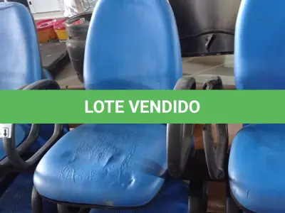 LOTE 244 - 01 LONGARINA DE 03 LUGARES. (NO ESTADO) ATENÇÃO! FAZER A VISITAÇÃO ANTES DE ARREMATAR, NÃO SABEMOS SE FUNCIONA. LEILÃO NÃO TEM GARANTIA E NEM DEVOLUÇÃO, SUJEITO A POSSÍVEIS AVARIAS VISÍVEIS/OCULTAS E/OU AUSÊNCIA DE COMPONENTES.