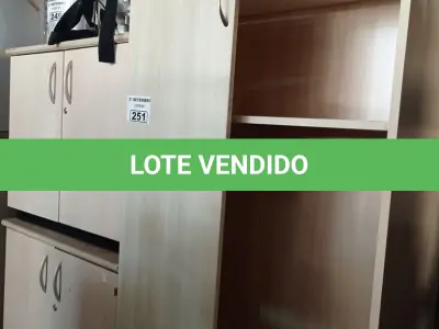 LOTE 251 - 02 ARMÁRIOS BAIXOS COM 02 PORTAS E 01 ARMÁRIO ALTO COM 01 PORTA E 01 PRATELEIRA. (NO ESTADO) ATENÇÃO! FAZER A VISITAÇÃO ANTES DE ARREMATAR, NÃO SABEMOS SE FUNCIONA. LEILÃO NÃO TEM GARANTIA E NEM DEVOLUÇÃO, SUJEITO A POSSÍVEIS AVARIAS VISÍVEIS/OCULTAS E/OU AUSÊNCIA DE COMPONENTES.