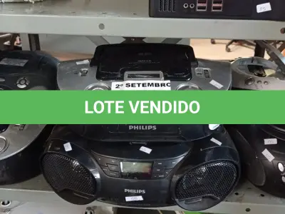 LOTE 232 - 07 APARELHOS DE SOM MARCAS E MODELOS DIVERSOS. (NO ESTADO) ATENÇÃO! FAZER A VISITAÇÃO ANTES DE ARREMATAR, NÃO SABEMOS SE FUNCIONA. LEILÃO NÃO TEM GARANTIA E NEM DEVOLUÇÃO, SUJEITO A POSSÍVEIS AVARIAS VISÍVEIS/OCULTAS E/OU AUSÊNCIA DE COMPONENTES.