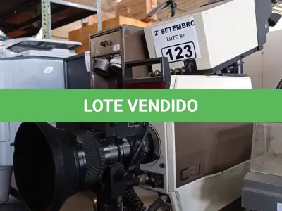 LOTE 123 - 01 FILMADORA E 01 EQUIPAMENTO ELETRÔNICO. (NO ESTADO) ATENÇÃO! FAZER A VISITAÇÃO ANTES DE ARREMATAR, NÃO SABEMOS SE FUNCIONA. LEILÃO NÃO TEM GARANTIA E NEM DEVOLUÇÃO, SUJEITO A POSSÍVEIS AVARIAS VISÍVEIS/OCULTAS E/OU AUSÊNCIA DE COMPONENTES.