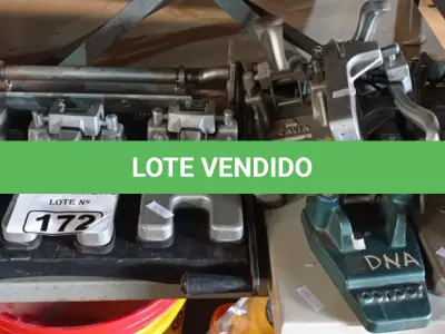 LOTE 172 - 01 GUILHOTINA DE MESA E VÁRIOS PERFURADORES DE PAPEL. (NO ESTADO) ATENÇÃO! FAZER A VISITAÇÃO ANTES DE ARREMATAR, NÃO SABEMOS SE FUNCIONA. LEILÃO NÃO TEM GARANTIA E NEM DEVOLUÇÃO, SUJEITO A POSSÍVEIS AVARIAS VISÍVEIS/OCULTAS E/OU AUSÊNCIA DE COMPONENTES.