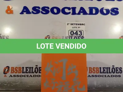 LOTE 043 - 01 JARRA TÉRMICA 800ML. (NO ESTADO) ATENÇÃO! FAZER A VISITAÇÃO ANTES DE ARREMATAR, NÃO SABEMOS SE FUNCIONA. LEILÃO NÃO TEM GARANTIA E NEM DEVOLUÇÃO, SUJEITO A POSSÍVEIS AVARIAS VISÍVEIS/OCULTAS E/OU AUSÊNCIA DE COMPONENTES.